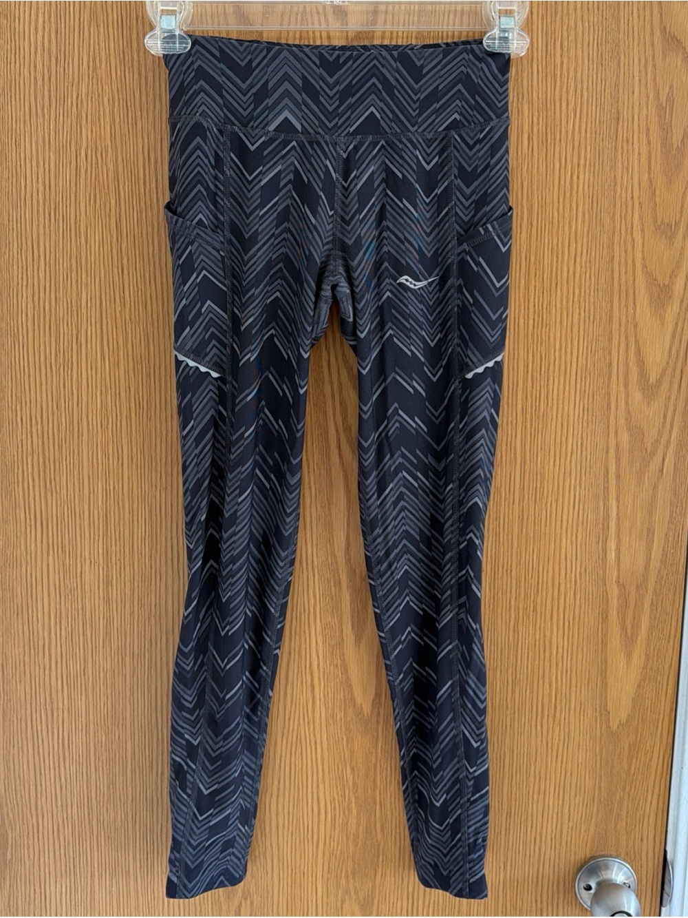 Saucony Bullet Series Womens S Running Pants Black Gray Chevron Print Ankle Zip